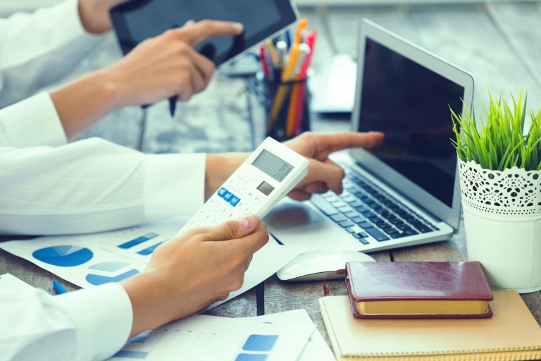Business professionals using online accounting solutions on a laptop to save time, manage finances, and improve efficiency in India